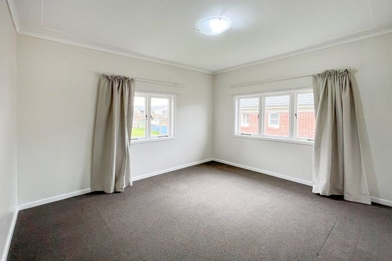Photo of property in 6 Newington Road, Henderson, Auckland, 0612