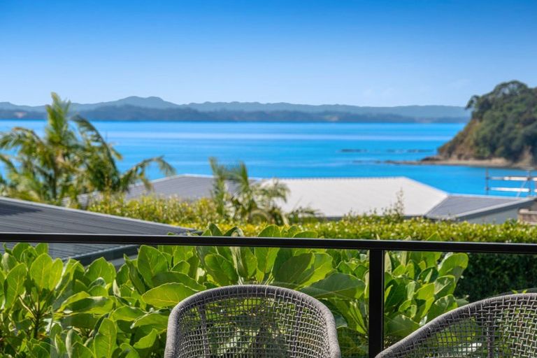 Photo of property in 6 Crown Road, Tindalls Beach, Whangaparaoa, 0930