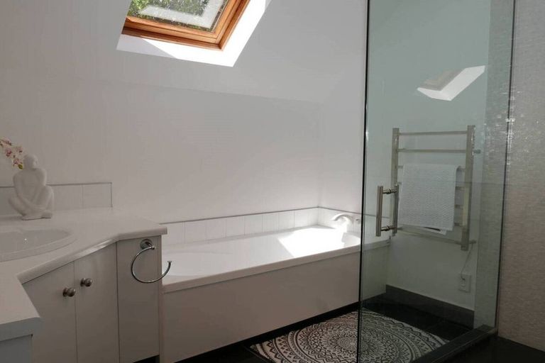 Photo of property in 2/116 Hackthorne Road, Cashmere, Christchurch, 8022