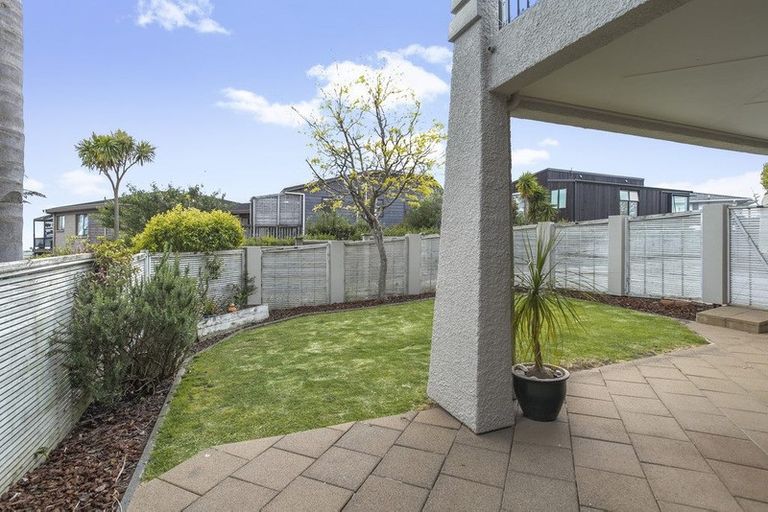 Photo of property in 2/164 Aberdeen Road, Campbells Bay, Auckland, 0620