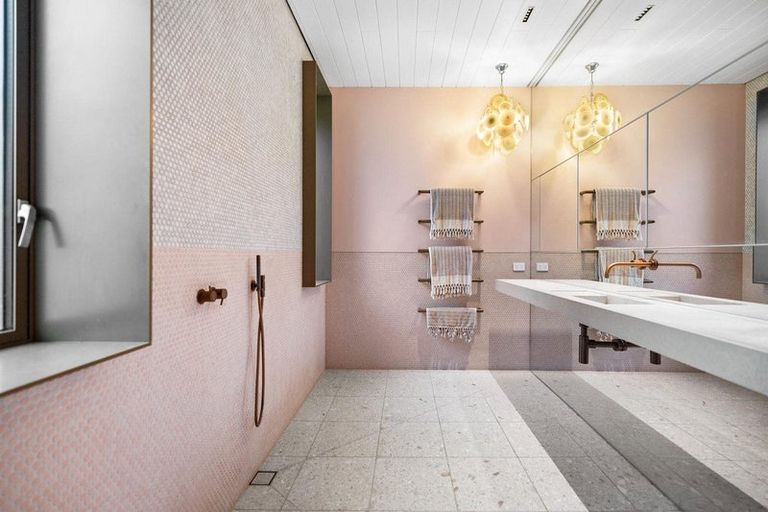 Photo of property in 4 Fishermans Lane, Mount Creighton, Queenstown, 9371