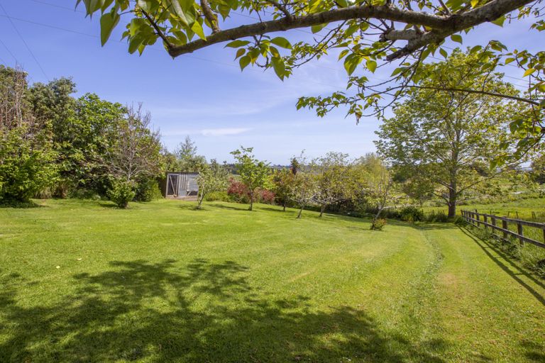 Photo of property in 11 Pah Hill Road, Wharehine, Wellsford, 0973