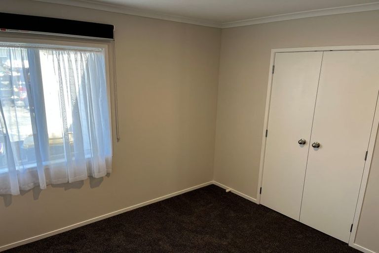 Photo of property in 8a Waiari Road, Conifer Grove, Takanini, 2112