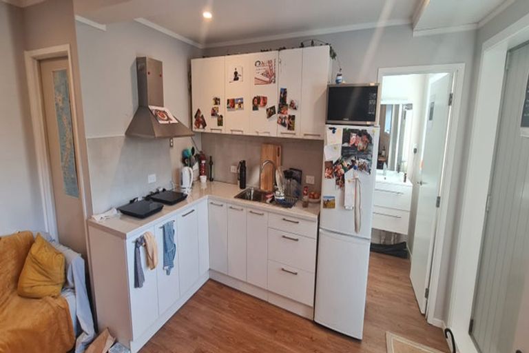 Photo of property in 1/4 James Scott Place, Te Atatu South, Auckland, 0602