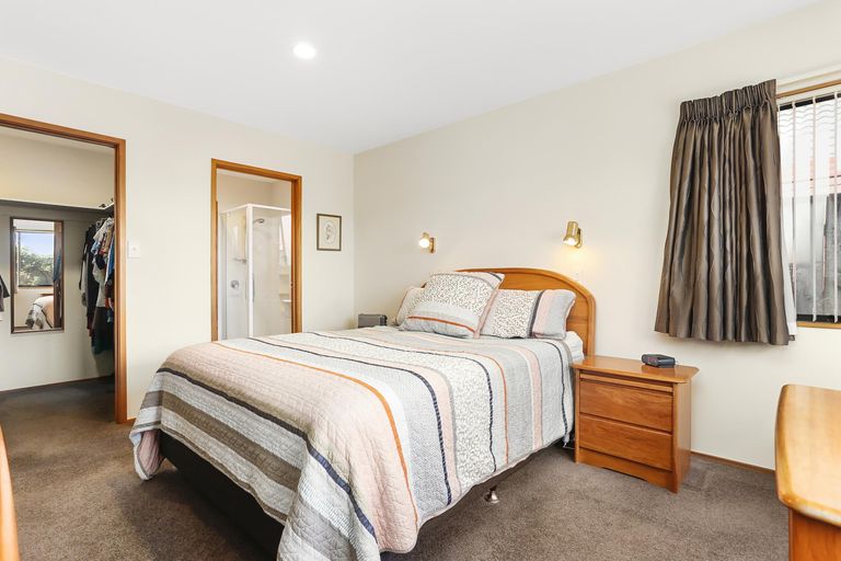 Photo of property in 6b Woodfern Crescent, Titirangi, Auckland, 0604