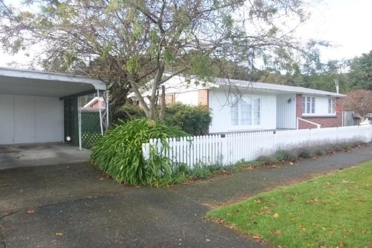 Photo of property in 2a Henry Street, Ebdentown, Upper Hutt, 5018
