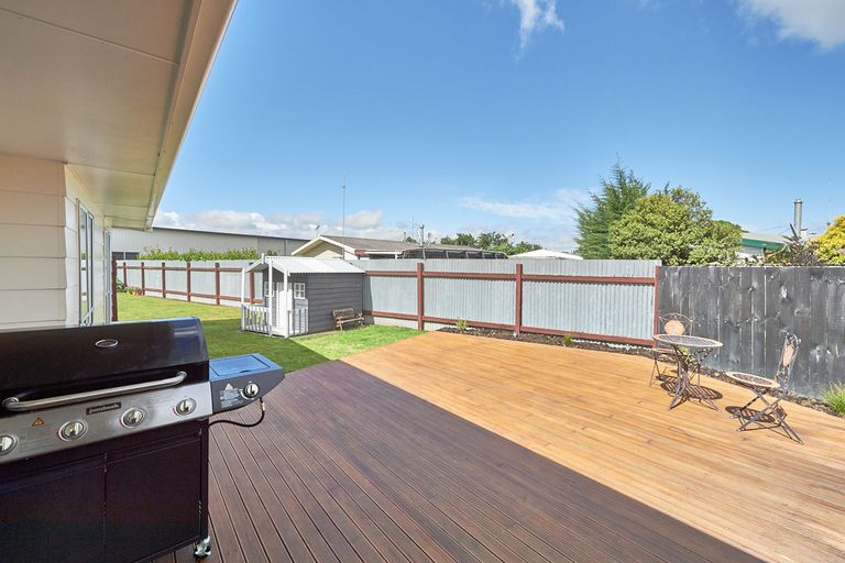 Photo of property in 36 Acacia Street, Kelvin Grove, Palmerston North, 4414