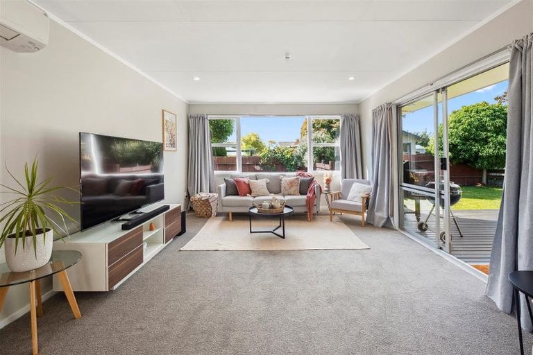 Photo of property in 8 Thackeray Place, Owhata, Rotorua, 3010