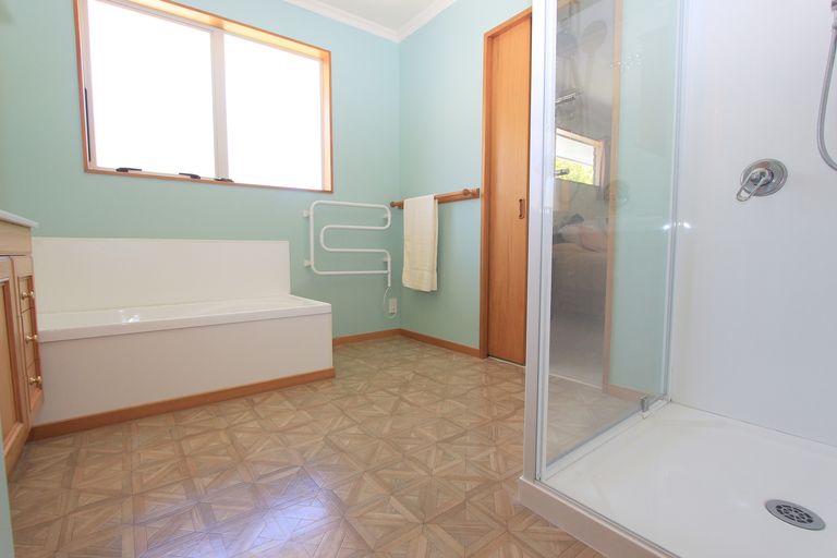 Photo of property in 33 Karina Crescent, Redwoodtown, Blenheim, 7201