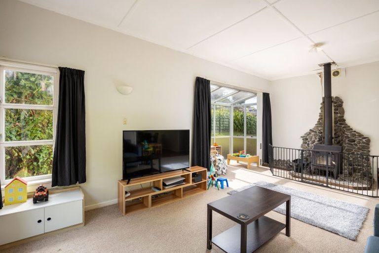 Photo of property in 6 Calvert Road, Moturoa, New Plymouth, 4310