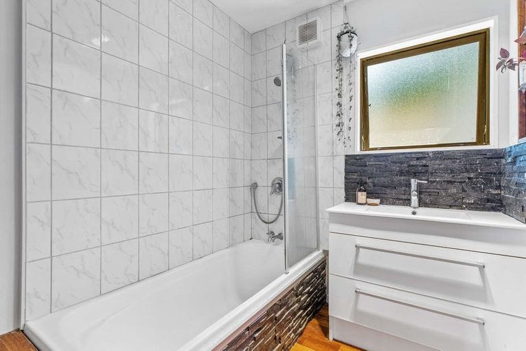 Photo of property in 1/6 Nielsen Place, Massey, Auckland, 0614