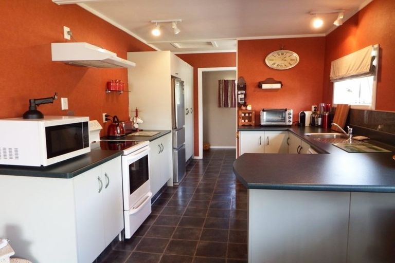 Photo of property in 1961 Parewanui Road, Parewanui, Bulls, 4894