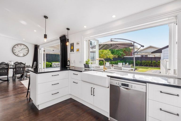 Photo of property in 12 Cross Street, Regent, Whangarei, 0112