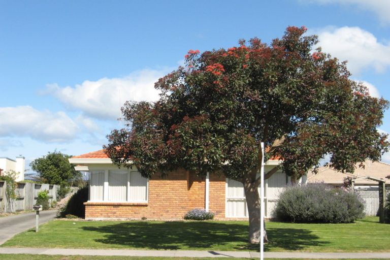 Photo of property in 700 Grenada Street, Papamoa Beach, Papamoa, 3118