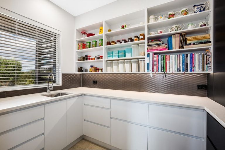 Photo of property in 67 Tarahunga Road, Levin, 5571