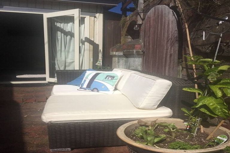 Photo of property in 17 Palliser Road, Roseneath, Wellington, 6011