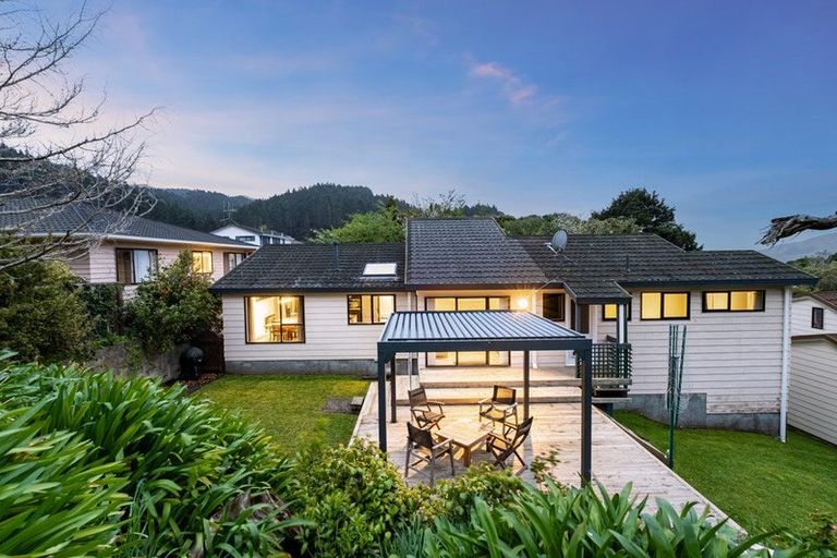 Photo of property in 28 Peterhouse Street, Tawa, Wellington, 5028