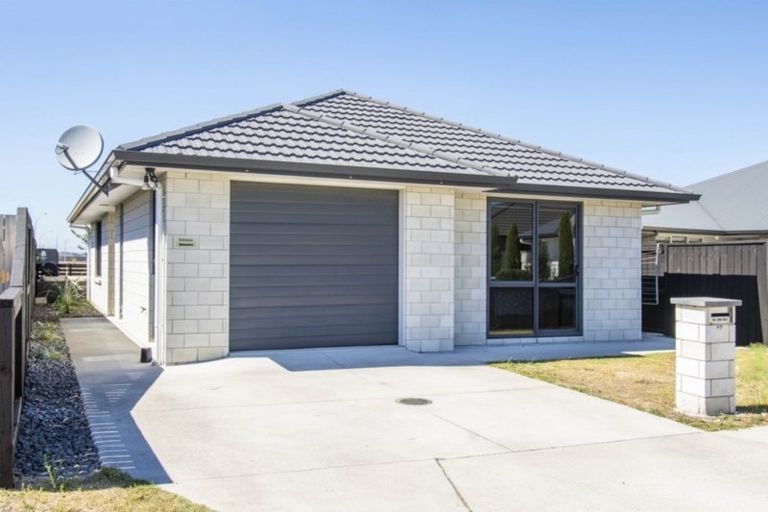 Photo of property in 15 Ponga Place, Papamoa Beach, Papamoa, 3118