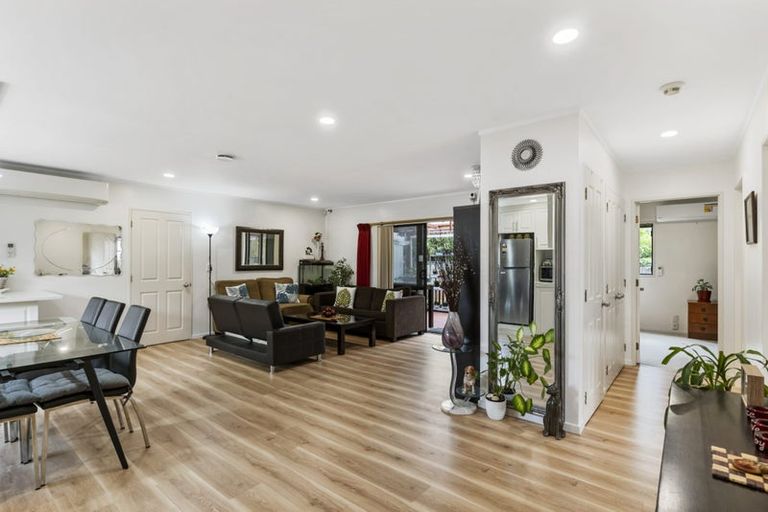 Photo of property in 10/17 Neta Grove, Henderson, Auckland, 0612