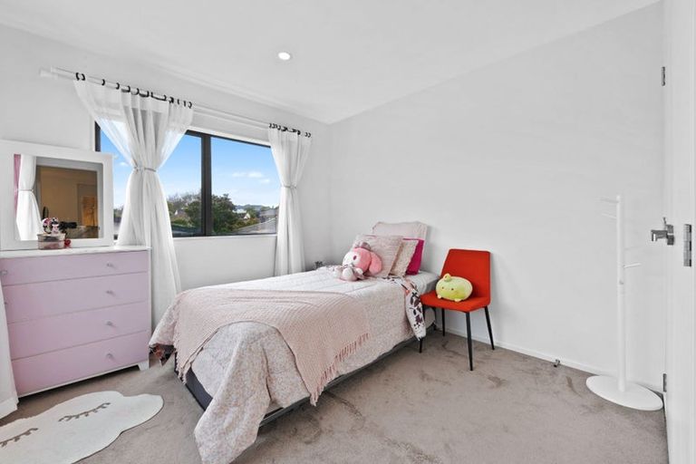 Photo of property in 142c Prince Regent Drive, Half Moon Bay, Auckland, 2012