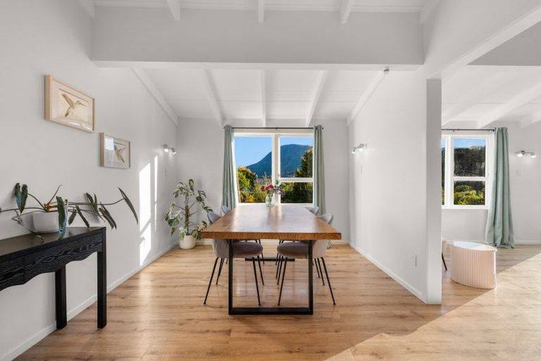 Photo of property in 33 Milton Terrace, Picton, 7220