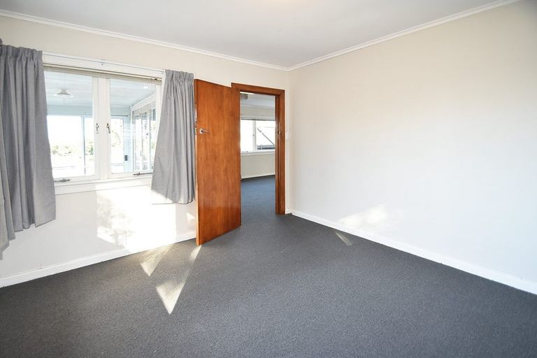 Photo of property in 52 Beaubank Road, Kelston, Auckland, 0602