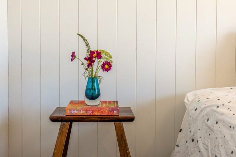 Photo of property in 70 Queens Drive, Oneroa, Waiheke Island, 1081