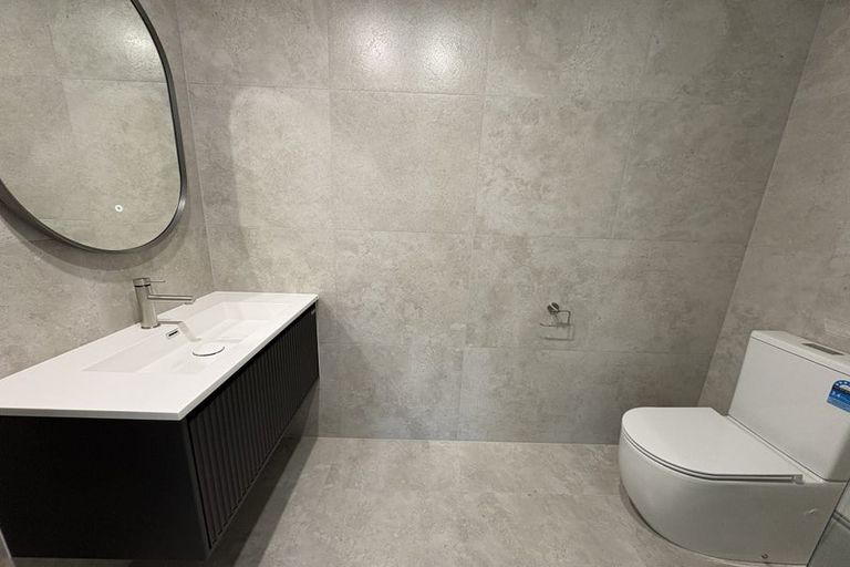 Photo of property in 102c Ennis Avenue, Pakuranga Heights, Auckland, 2010