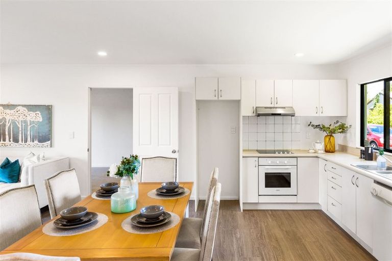 Photo of property in 9/17 Neta Grove, Henderson, Auckland, 0612