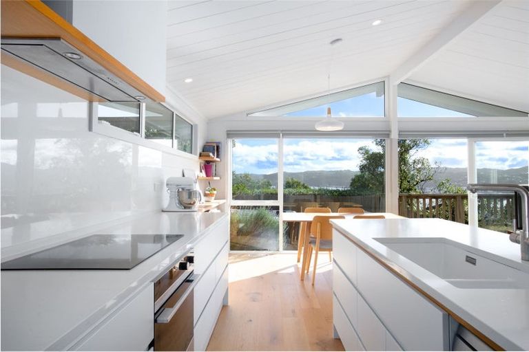 Photo of property in 53 Howard Road, Point Howard, Lower Hutt, 5013