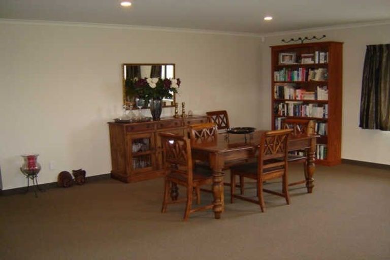 Photo of property in 23 Gandalf Crescent, Paraparaumu, 5032