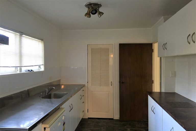 Photo of property in 16 Elmira Place, Browns Bay, Auckland, 0630