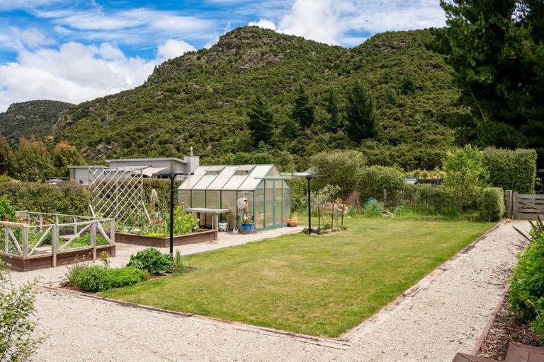 Photo of property in 4 Goldie Lane, Albert Town, Wanaka, 9305