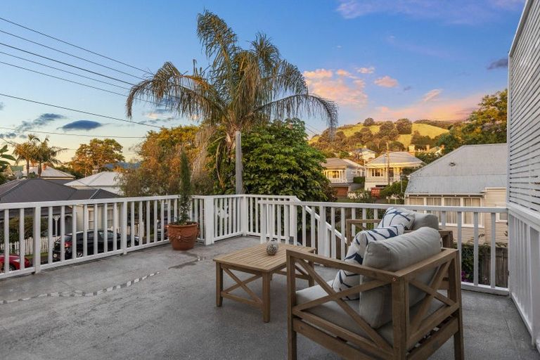 Photo of property in 1 St Leonards Road, Devonport, Auckland, 0624