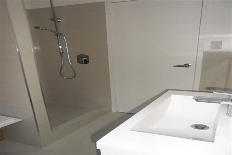 Photo of property in 17a Bournemouth Terrace, Murrays Bay, Auckland, 0630