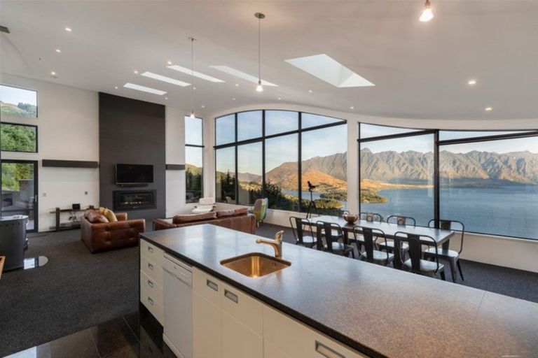 Photo of property in 9 Vanda Place, Fernhill, Queenstown, 9300