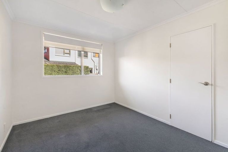 Photo of property in 9 Ambury Place, Merrilands, New Plymouth, 4312