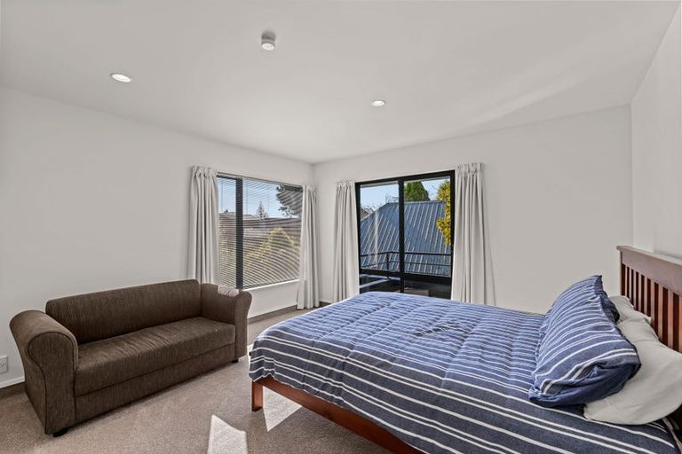 Photo of property in 28 Huntingdon Place, Avonhead, Christchurch, 8042