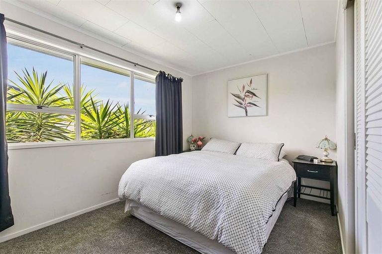 Photo of property in 6 Glastron Place, Bayview, Auckland, 0629