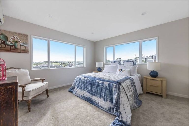 Photo of property in 48 Resolution Drive, Gulf Harbour, Whangaparaoa, 0930