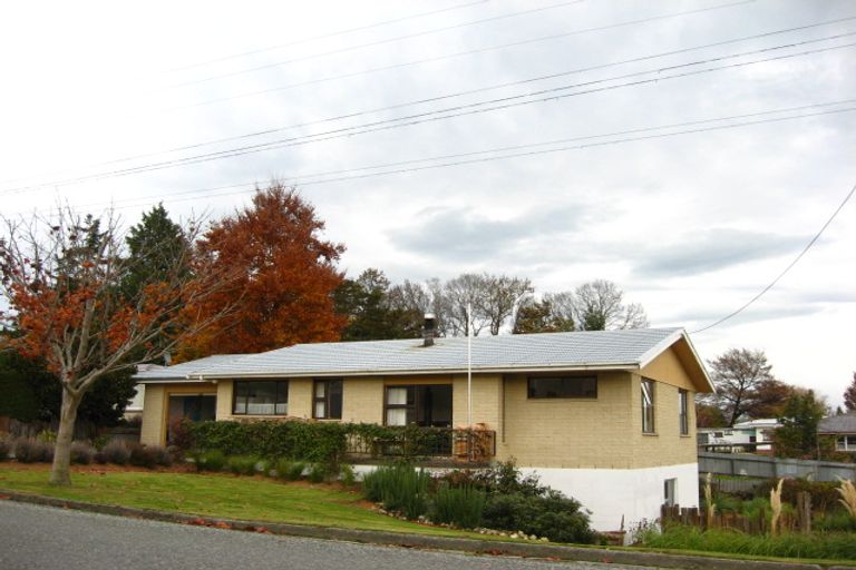 Photo of property in 1 Derby Street, Tapanui, 9522