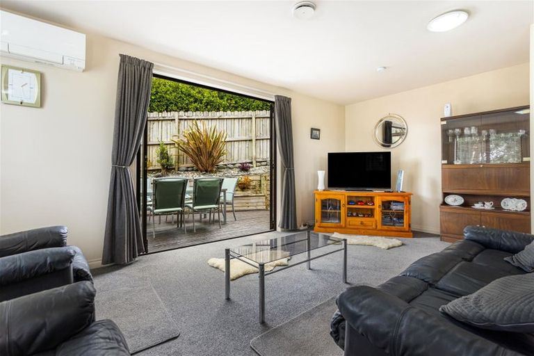 Photo of property in 4 View Ridge Drive, Ranui, Auckland, 0612
