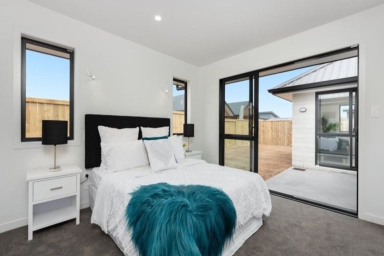 Photo of property in 111a Matipo Road, Te Atatu Peninsula, Auckland, 0610