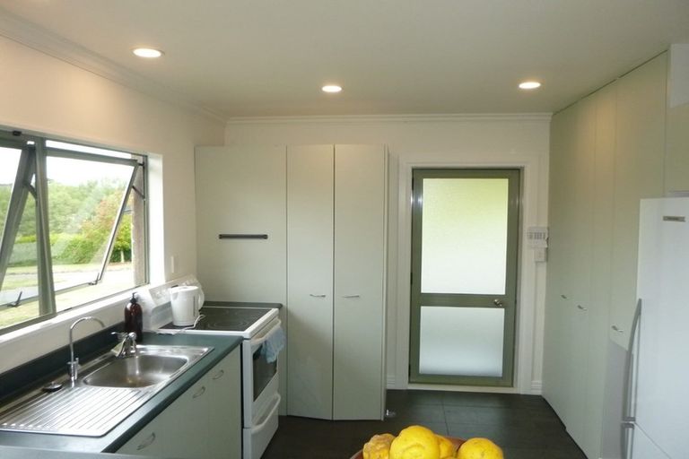 Photo of property in 83 Tawa Road, Kumeu, 0891