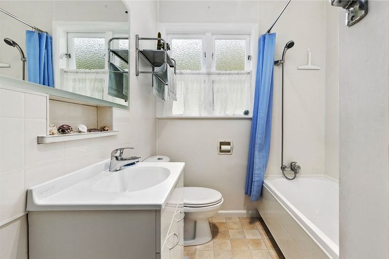 Photo of property in 353 Main Road, Tawa, Wellington, 5028