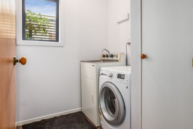 Photo of property in 15 Cobar Close, Maupuia, Wellington, 6022