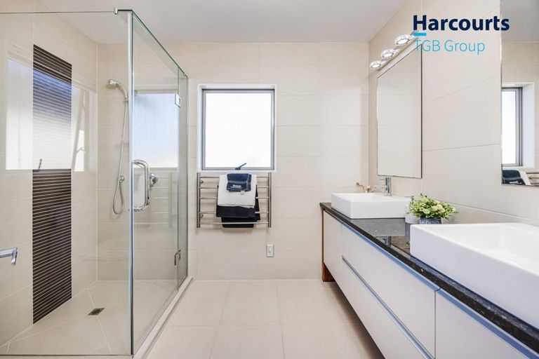 Photo of property in 2 Beatrice Place, Flat Bush, Auckland, 2016