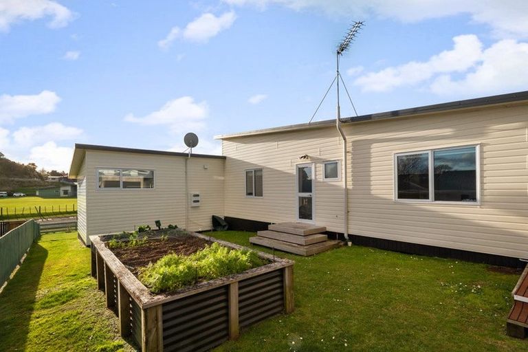 Photo of property in 1 Ohinemuri Place, Paeroa, 3600