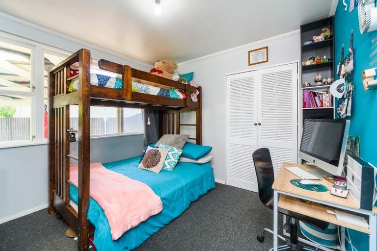 Photo of property in 138 Ruamahanga Crescent, Terrace End, Palmerston North, 4410