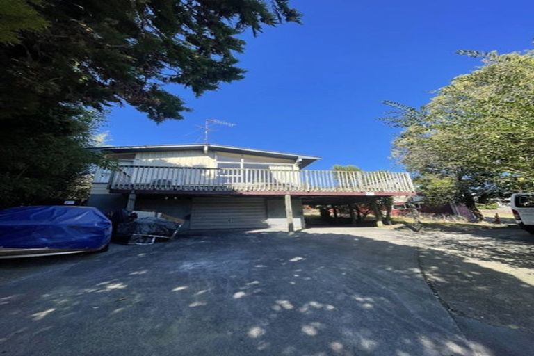 Photo of property in 4 Temuri Place, Glendene, Auckland, 0602